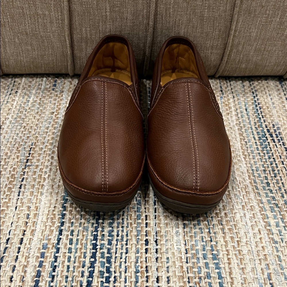L.L. Bean Elkhide Slippers Mens Size 12 Brown Leather 272346. Brand New.